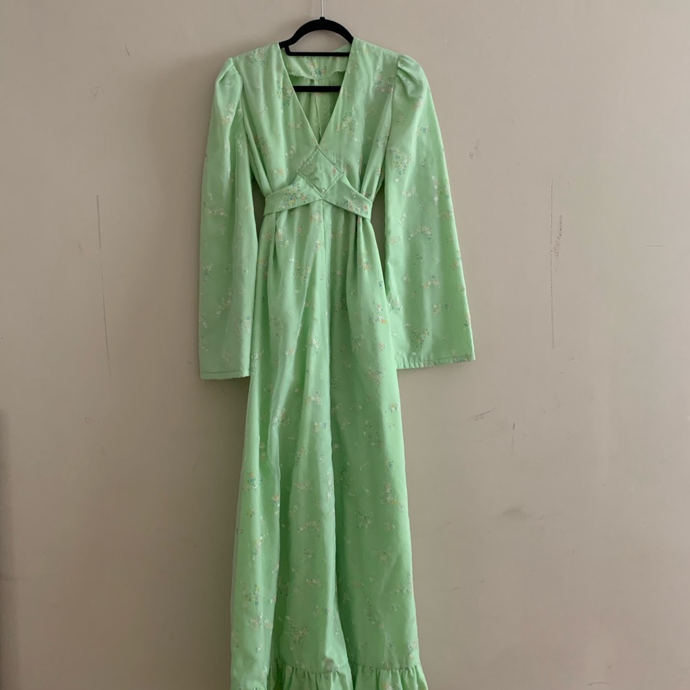 Vintage green long dress so cute!